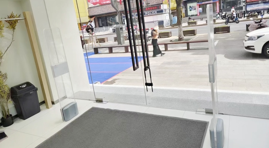 AM & RFID ikiqat tezliyi: Geyim pərakəndə sənayesi üçün ağıllı təhlükəsizlik.