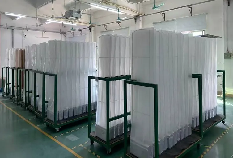 Bütün günortadan sonra 1300 tonluq enjeksiyon qəlibləmə maşınının yanında dayandım və nəhayət, EAS antena korpusunun niyə deformasiyaya uğramadığını başa düşdüm.